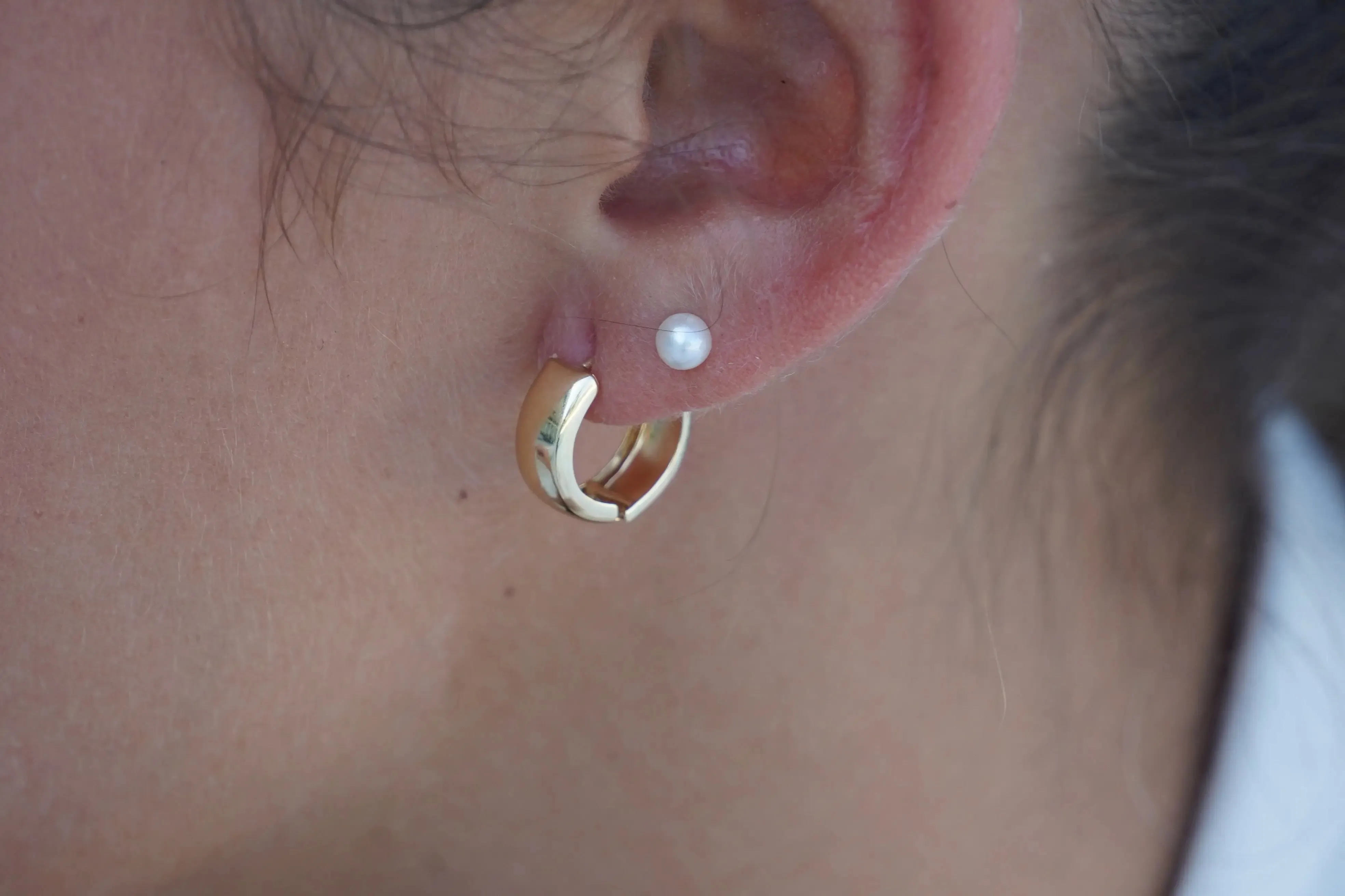 18K Solid Yellow Gold Polished Hinged Huggie Earrings