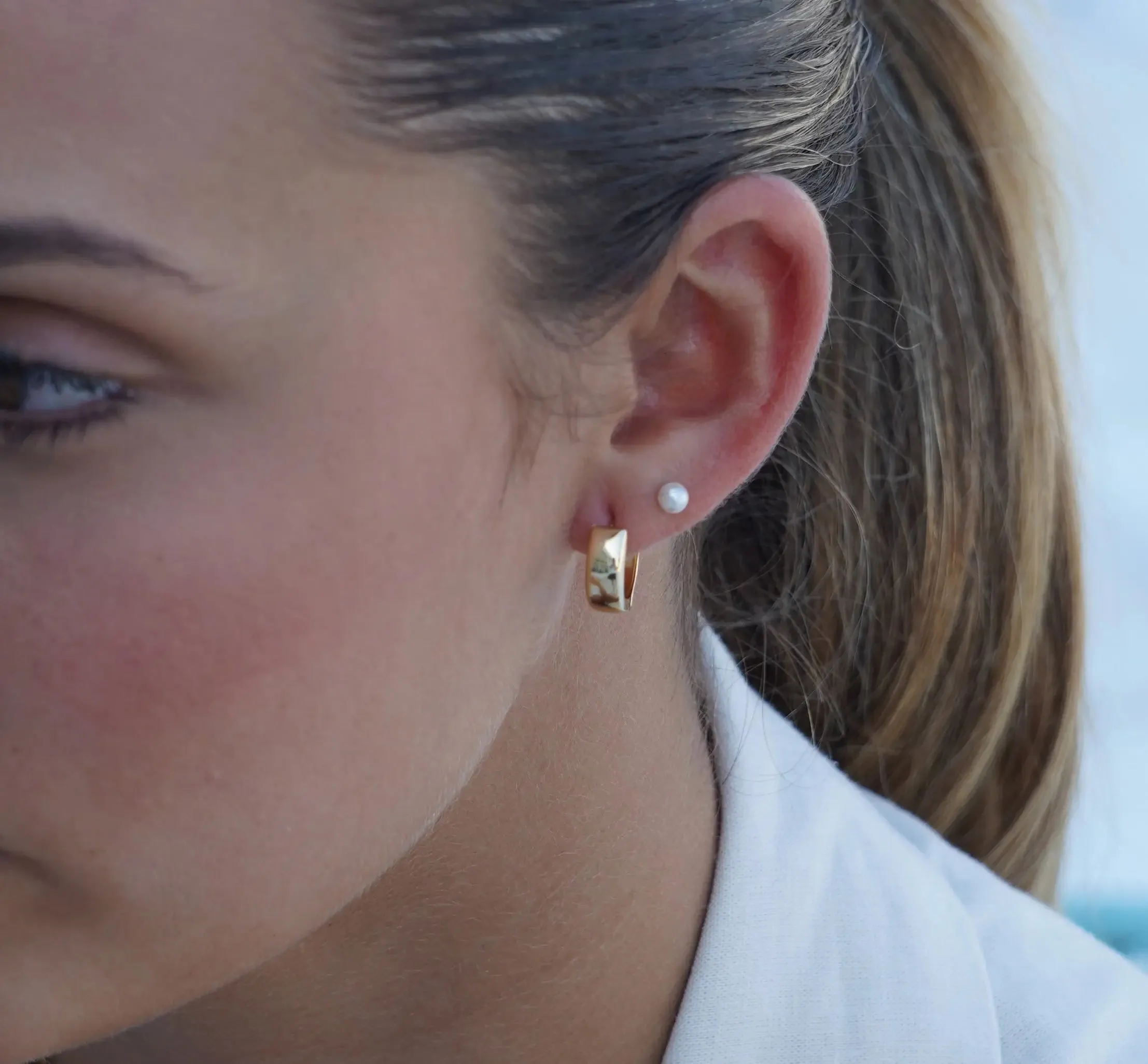 18K Solid Yellow Gold Polished Hinged Huggie Earrings