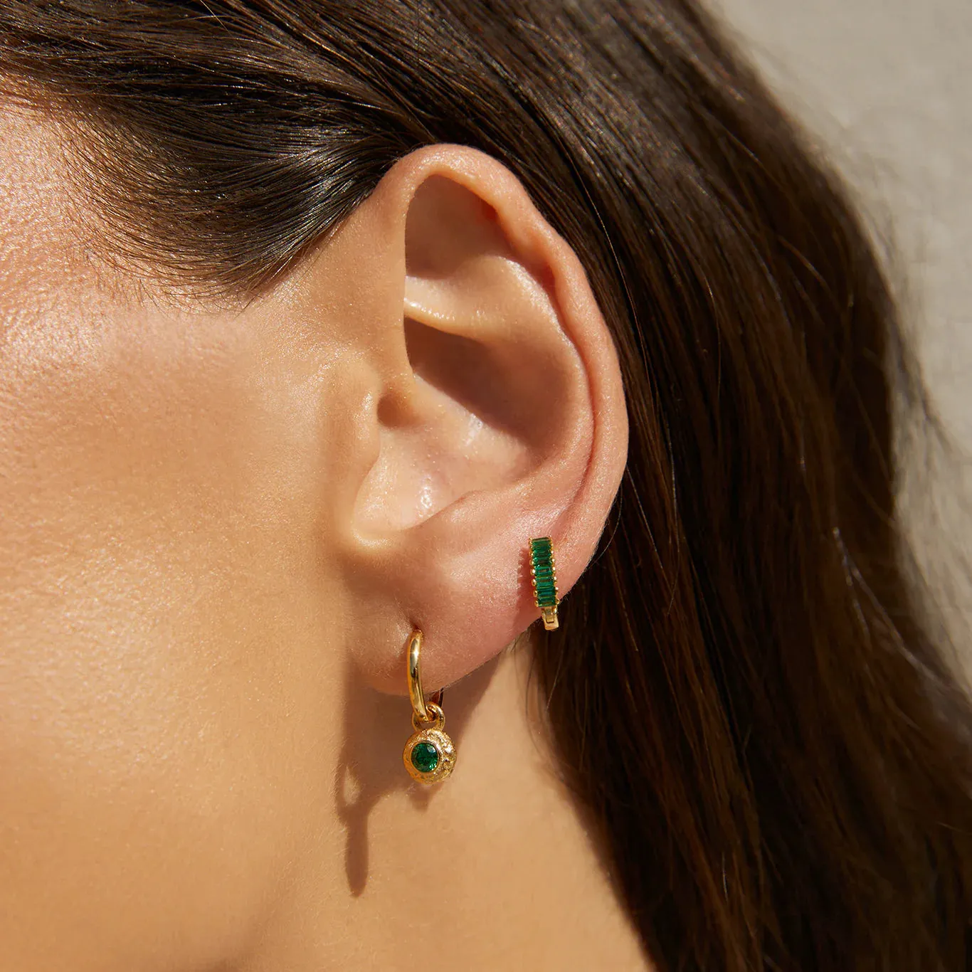 ARMS OF EVE - KHLOE GOLD EARRINGS in Emerald