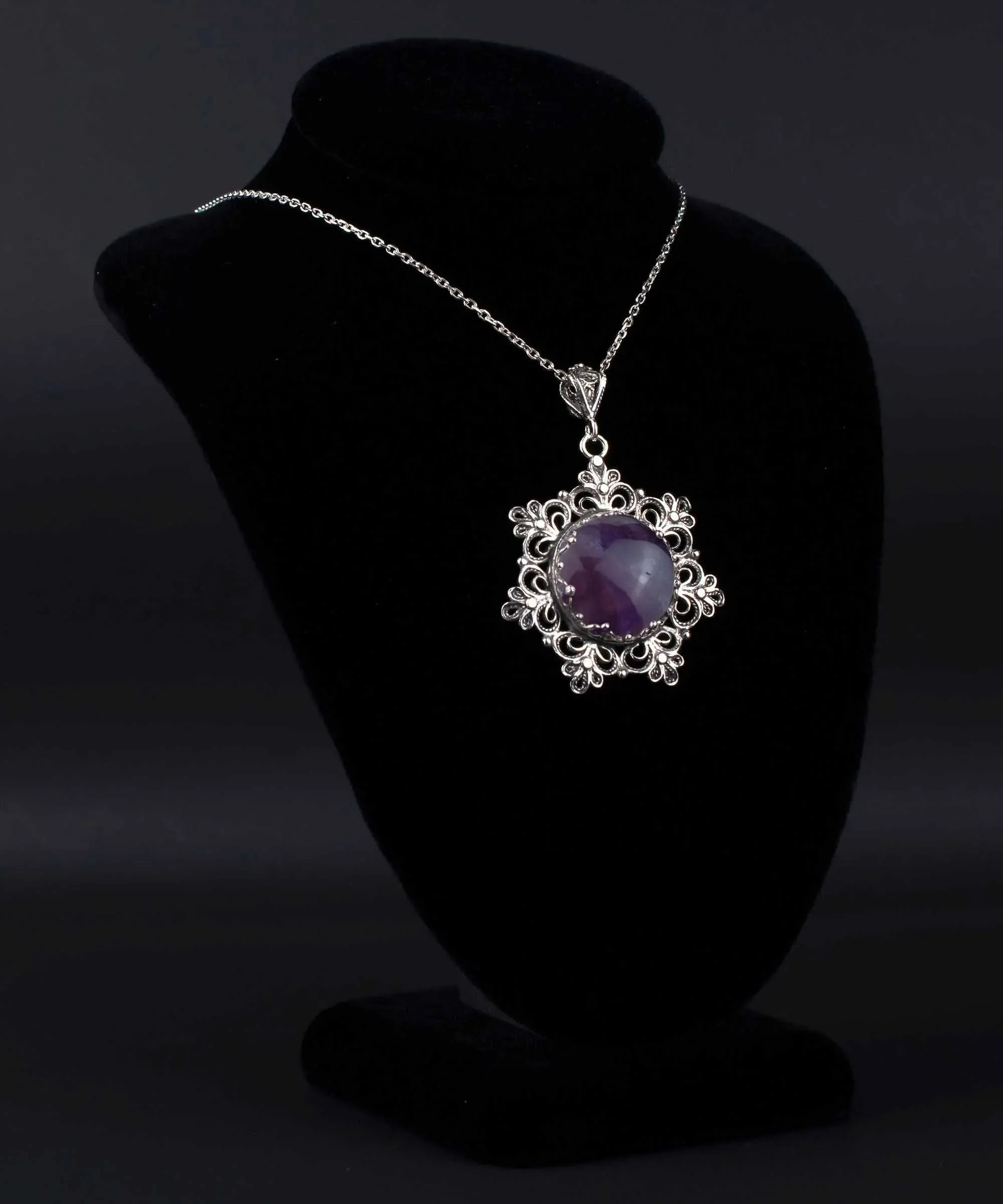 Filigree Silver Flower Figured Amethyst Gemstone Woman Pendant Necklace