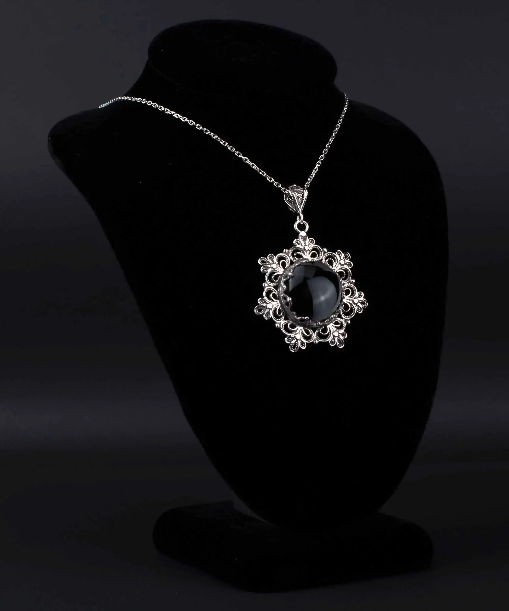 Filigree Silver Flower Figured Black Onyx Gemstone Woman Pendant Necklace