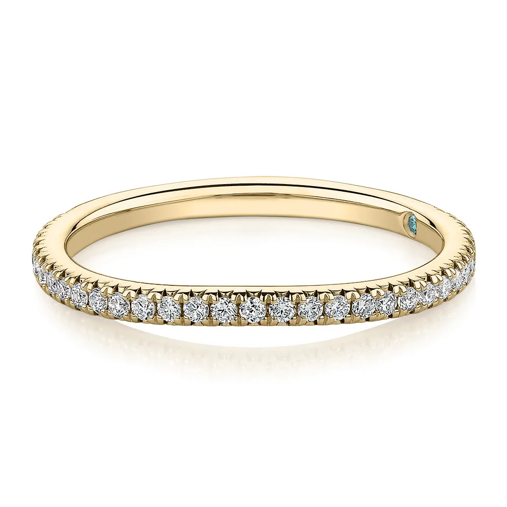 Premium Lab-Grown Diamond, 0.23 carat TW round brilliant curved wedding or eternity band in 14 carat yellow gold