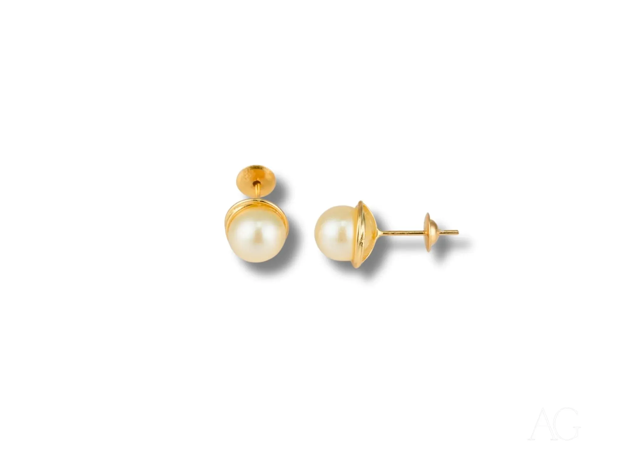 Timeless Radiance – 18K Gold Pearl Stud Earrings